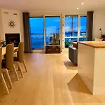아파트 Modern On Of Island 트롬쇠