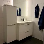 아파트 Modern On Of Island