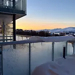 Modern On Of Island 아파트