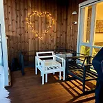 아파트 Modern On Of Island